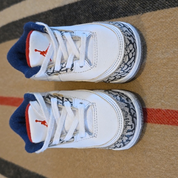 Jordan 3 Retro ‘True Blue’ 2016 (GS) Size 4C - Picture 3 of 8